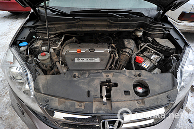 Фирменная система регулирования высоты открытия клапанов i-VTEC позволяет добиться неплохой экономичности Тест-драйв Honda CR-V