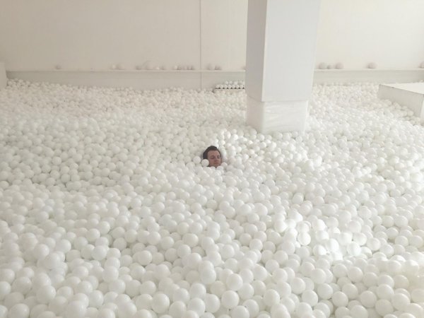 Бассейн с пластиковыми шариками в Лондоне - лучшее средство от депрессии