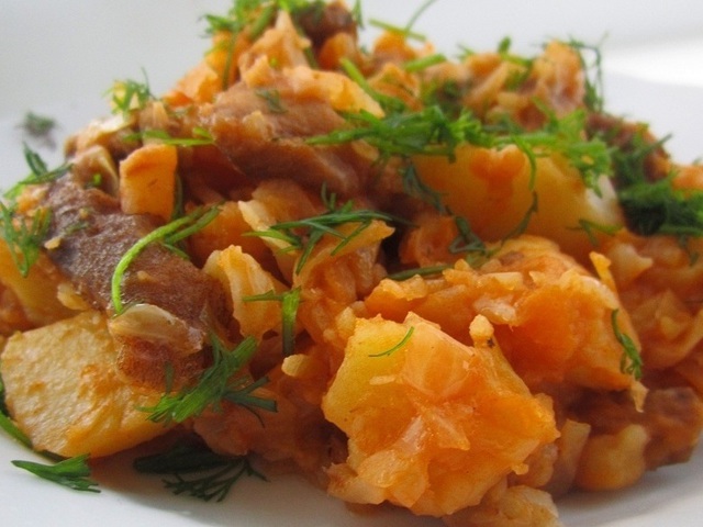 Тушеная капуста с мясом и картошкой рецепты