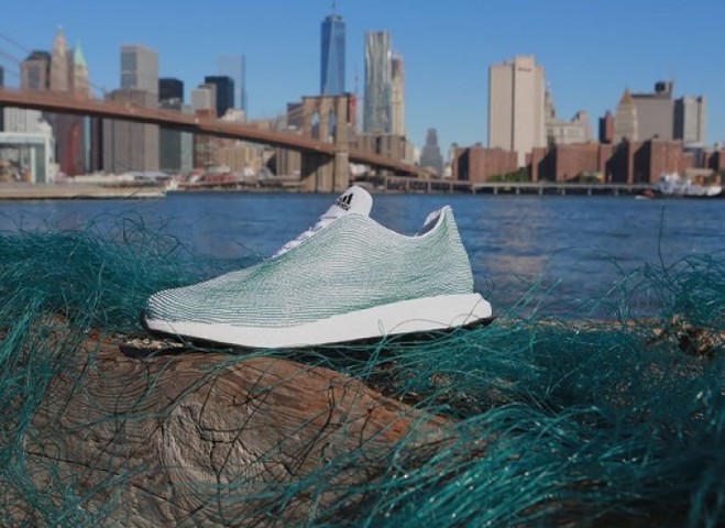 Ничего лишнего: Adidas создает кроссовки из океанического мусора