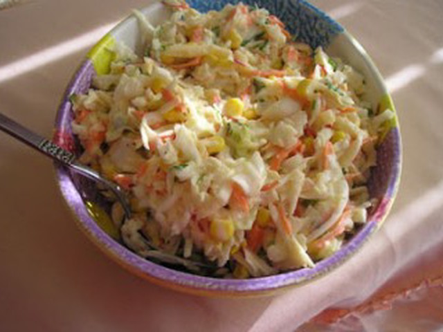 Салат из яиц и кукурузы и капусты рецепт