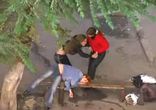 Порно видео толпой ебут одну пьяную