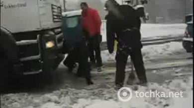 Subaru Impreza тянет тягач!