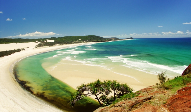 Красиво, но рискованно: ТОП-10 самых опасных пляжей мира