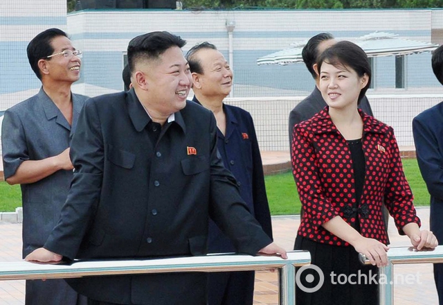 Ким Чен Ын с женщиной