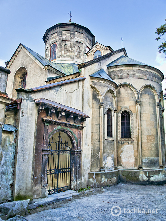 Достопримечательности Львова: таинственные подземелья иезуитов и готический собор
