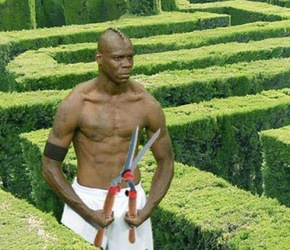 Балотелли стал посмешищем для всего мира (фотожабы). Евро 2012
