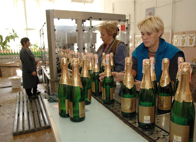 Українцям доведеться забути про шампанське і коньяк