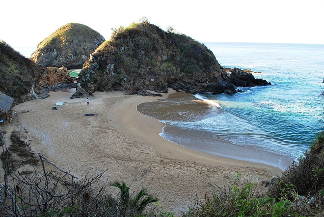 Красиво, но рискованно: ТОП-10 самых опасных пляжей мира