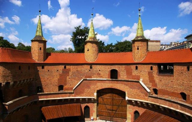 Что посмотреть в Кракове: ТОП-5 достопримечательностей, которые нельзя пропустить Что посмотреть в Кракове: ТОП-5 достопримечательностей, которые нельзя пропустить