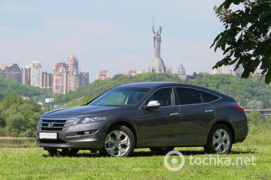 "Кросстур" вполне годится на роль универсального авто для семьи Test-Drive Honda Crosstour