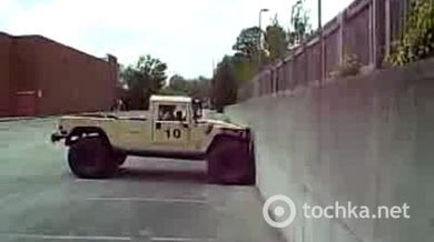 Машина которая ездит по стенам