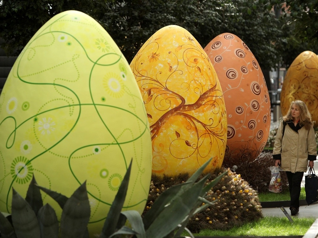 Как красить яйца на Пасху 2012