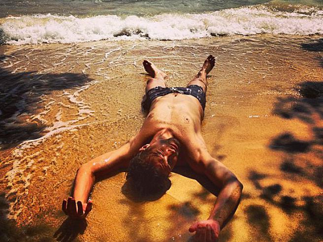 Билан оголился на пляже