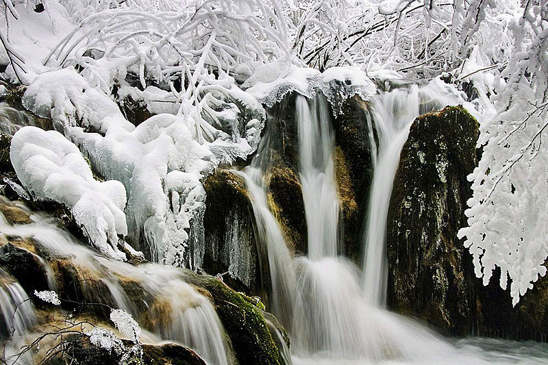 Удивительные замерзшие водопады