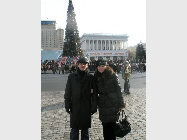 Прошлый Новый год мы с мужем отпраздновали у главной елки страны на Крещатике.  Остались незабываемые впечатления.