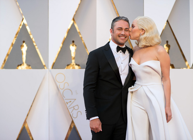 Оскар 2016: Леди Гага на красной дорожке