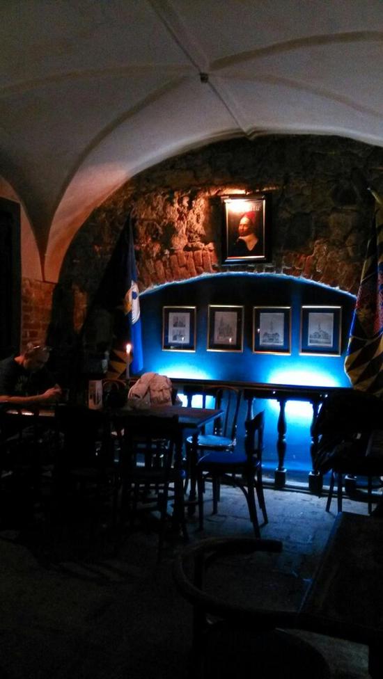 Рестораны Львова: Під синьою пляшкою