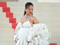 Ріанна через три місяці після пологів знялася у білизні