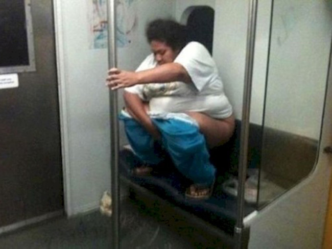 Странные люди в метро