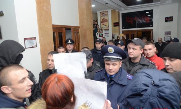 Офіційно: в Хмельницькому протестувальники зірвали концерт Потапа і Насті