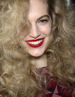 Тренд осені: яскрава помада