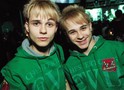 Брати Борисенки знімають стрес сигаретами 