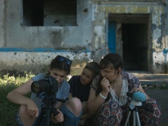 Земля голубая, будто апельсин