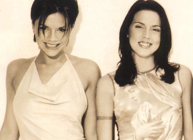15 лет спустя: Виктория Бекхэм и Мел Си исполнили хит Spice Girls (видео)