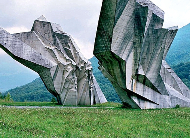 Заброшенные монументы на Балканах