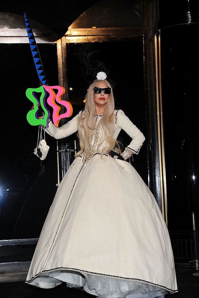 Lady Gaga в элегантном платье от Chanel