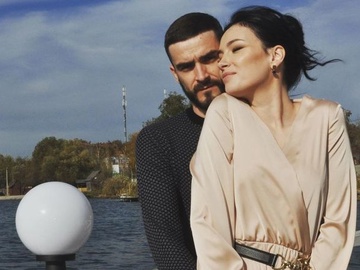 Анастасія Приходько показала фото поцілунку із чоловіком