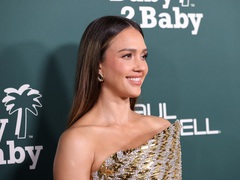 Як сестри: Джессіка Альба вразила молодим виглядом на фото з дочками