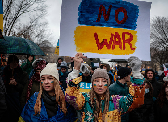 Мирные жители помогают Вооруженным силам Украины