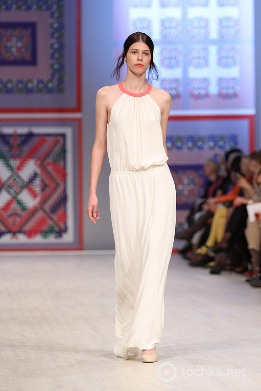 Показ POUSTOVIT 