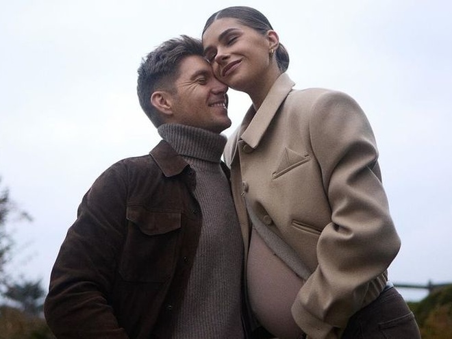 Дружина Остапчука знялася топлес на восьмому місяці вагітності