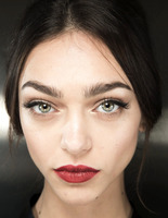 Б'юті-образ моделей з показу Dolce & Gabbana Осінь 2015 Б'юті-образ моделей з показу Dolce & Gabbana Осінь 2015