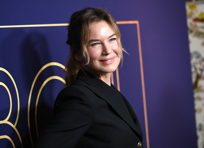 Рене Зеллвегер вперше за довгий час знялася з бойфрендом і його дорослими дітьми від минулих стосунків