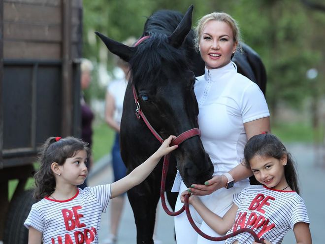 Камалия с дочерьми