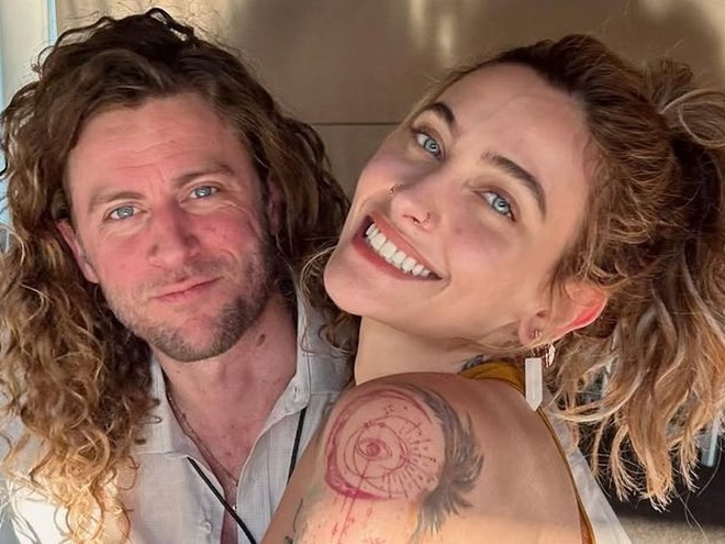 Дочка Майкла Джексона натякнула на заручини з бойфрендом