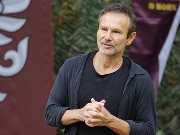 «Крінжово виглядає»: Вакарчука порівняли з учасницею «Холостяка»