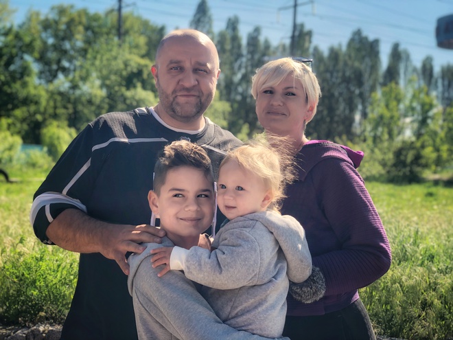 Егор Крутоголов с семьей