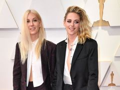 Дружина Крістен Стюарт поділилася першими фото з весілля