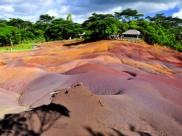 Цветная земля Шарамель в Африке