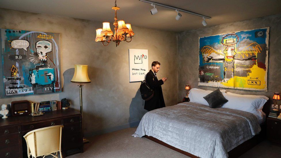 Бэнкси расписал отель в Вифлееме