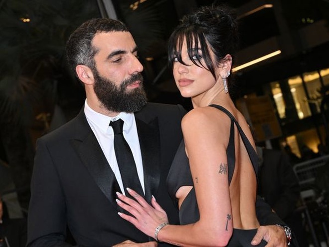 Дуа Ліпа публічно привітала з днем народження бойфренда, який старший за неї на 14 років