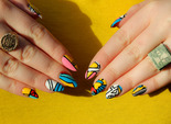 Модний літній манікюр 2016: Moschino nails
