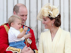 Кейт Міддлтон і принц Вільям з сином Луї