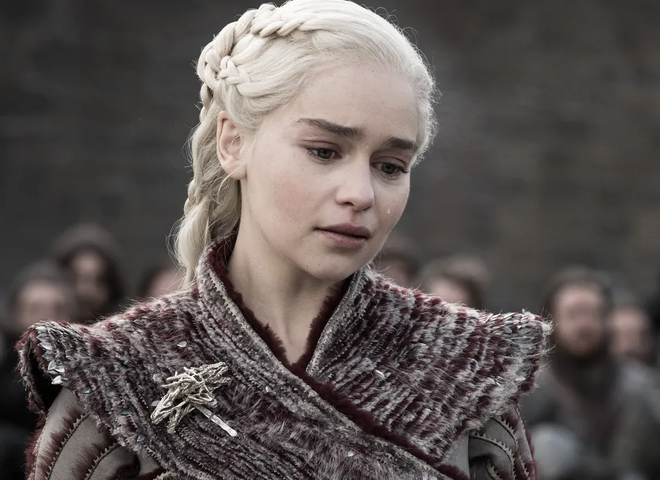 Эмилия Кларк в роли Дейнерис Таргариен