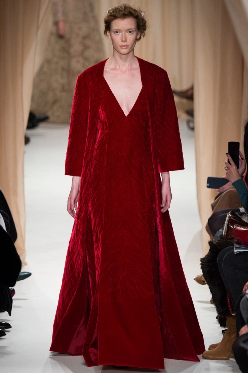 Вышиванка Haute Couture: показ весенней коллекции Valentino